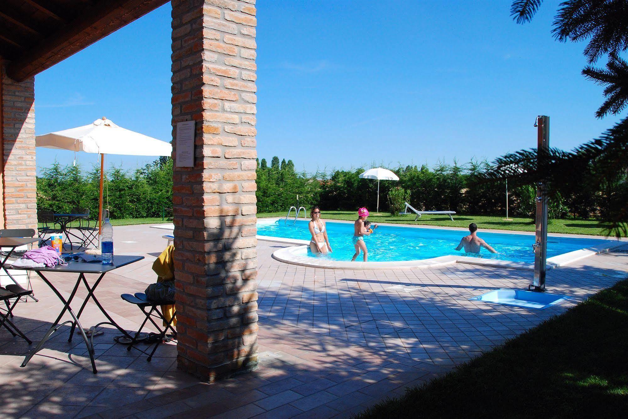 Agriturismo-R&B Corte Dei Gioghi Ferrara Eksteriør billede