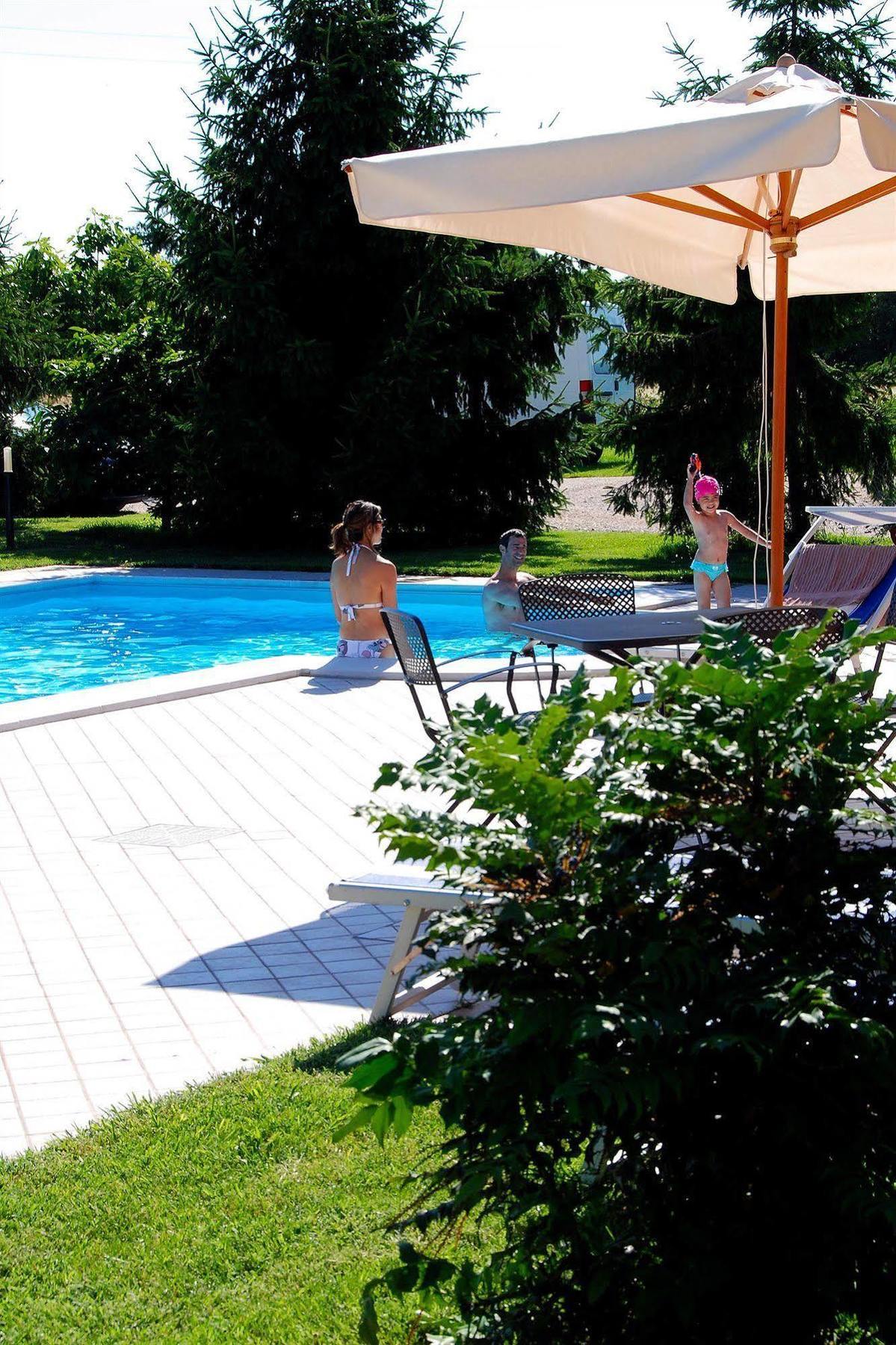 Agriturismo-R&B Corte Dei Gioghi Ferrara Eksteriør billede