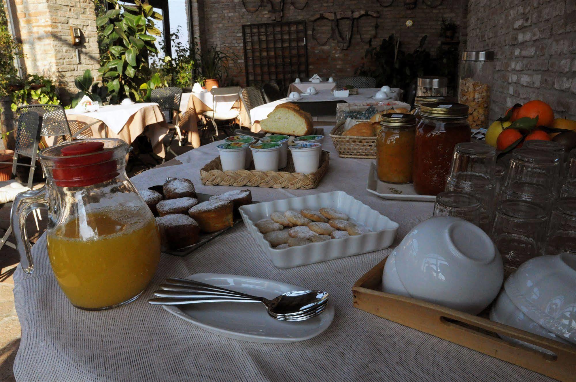 Agriturismo-R&B Corte Dei Gioghi Ferrara Eksteriør billede
